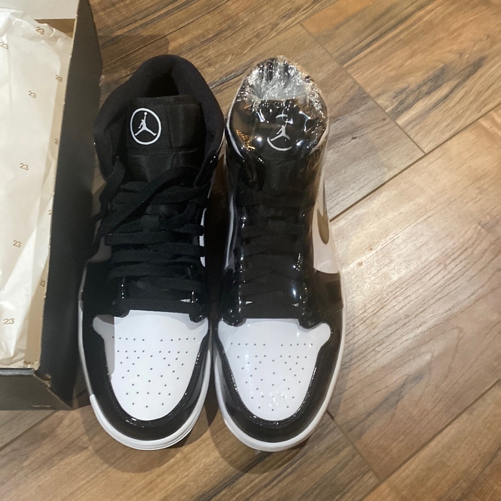 Brand new mid jordan 1s